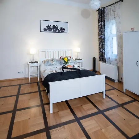 Moments Stare Style And Comfort Netflix *