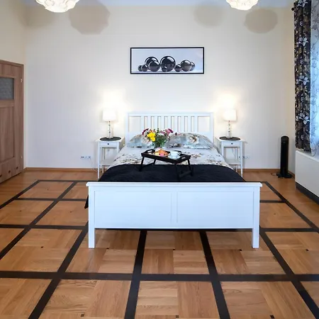 Moments Stare Style And Comfort Netflix *